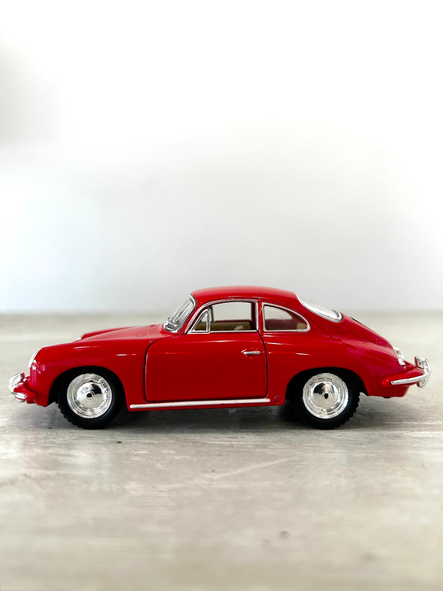 Voiture de collection Porsche 356 rouge